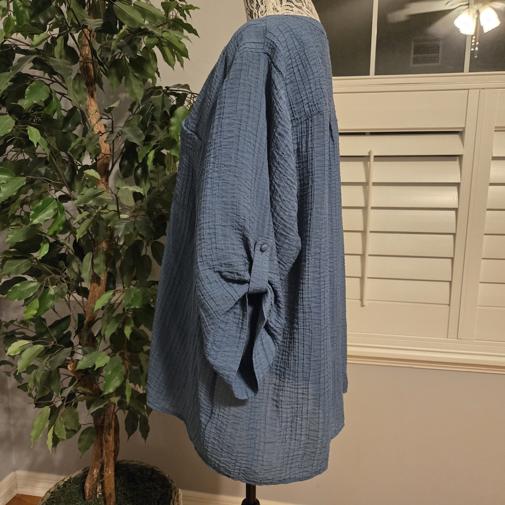 Torrid 3X Blue Gauze V-Neck 3/4 Sleeve Shirt With Pockets - Picture 2 of 5